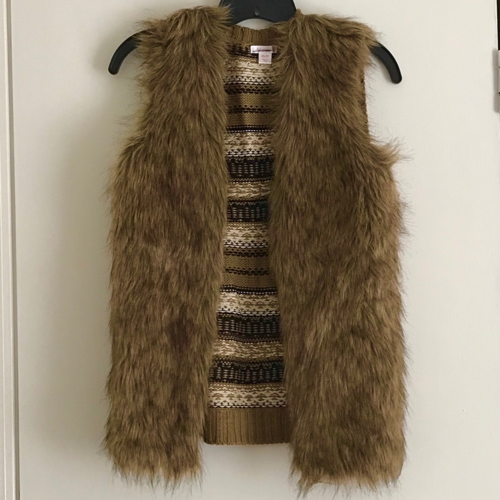 NWOT xhilaration XS fur/sweater vest